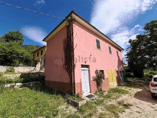 Casa in vendita a Marche, Macerata