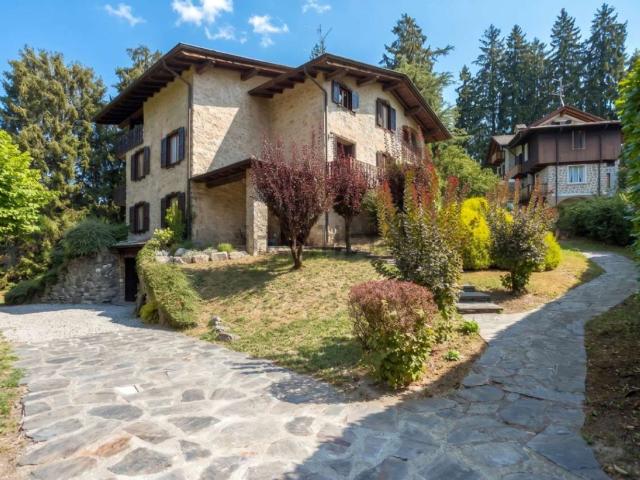 Casa in vendita a Selvino, Bergamo