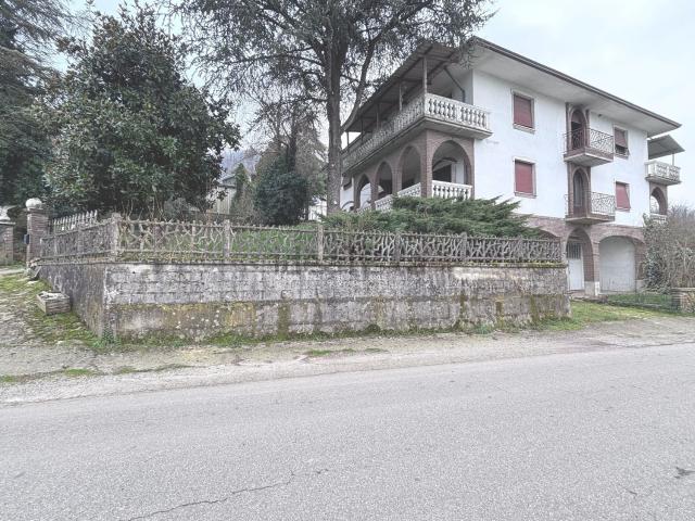 Casa in vendita a Lugagnano Val d'Arda, Piacenza