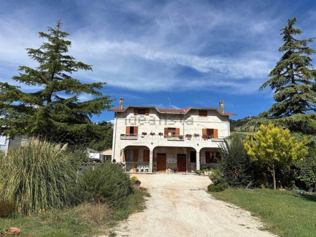 Casa in vendita a Pitino, Marche
