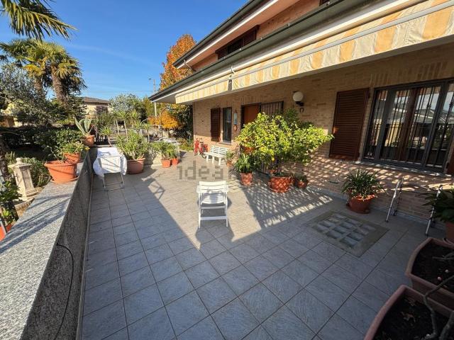 Casa in vendita a Lazzate, Lombardia