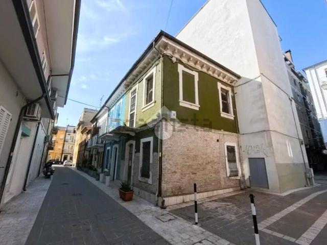 Casa in vendita a Marche, Macerata