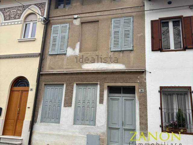 Casa in vendita a Lucinico / Ločnik / Luzinìs, Gorizia