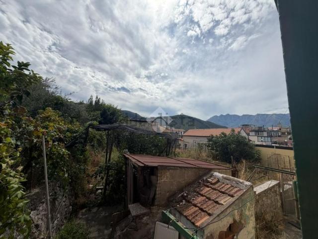 Casa in vendita a Orsano, Lettere