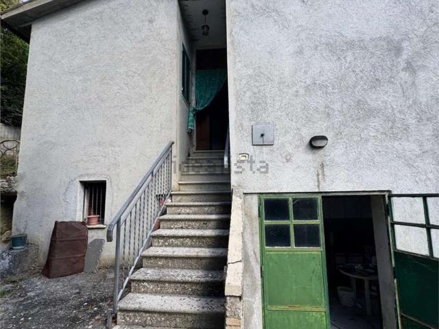 Casa in vendita a Rasiglia, Foligno