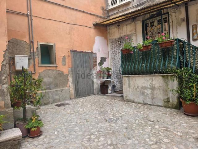 Casa in vendita a Montesarchio, Campania
