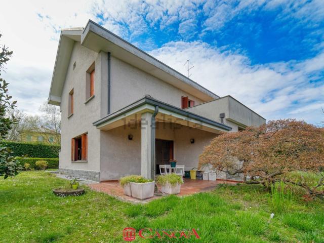 Casa in vendita a Albiolo, Lombardia