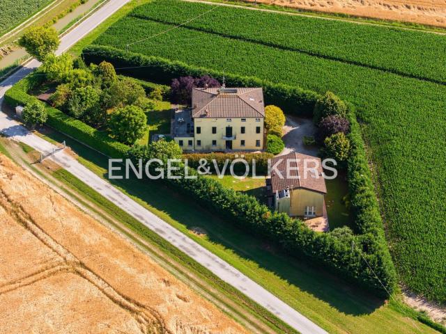 Casa in vendita a Ferrara, Reggio Emilia