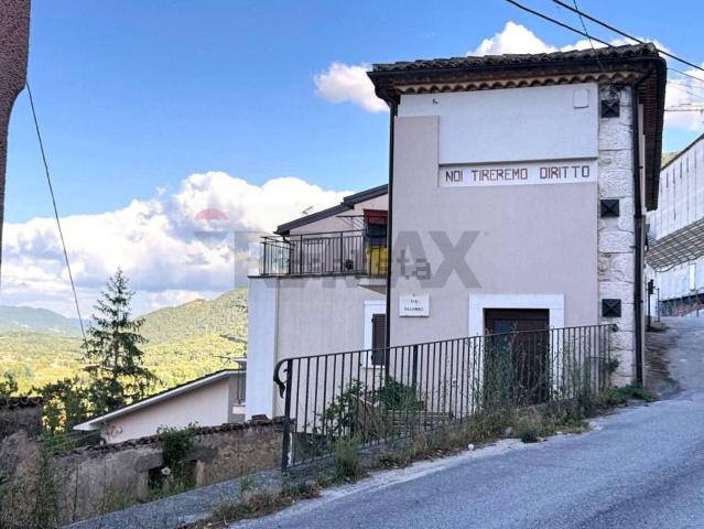Casa in vendita a Fossa, Abruzzo