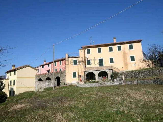 Casa in vendita a Varese Ligure, Liguria