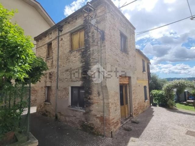 Casa in vendita a Sambuco, Marche