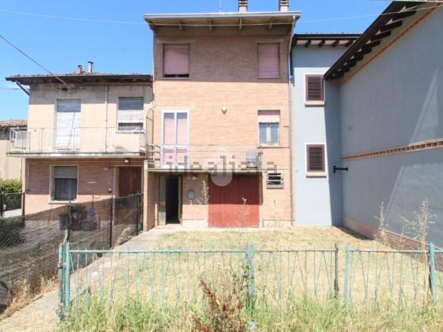 Casa in vendita a Terra di Mezzo, Re
