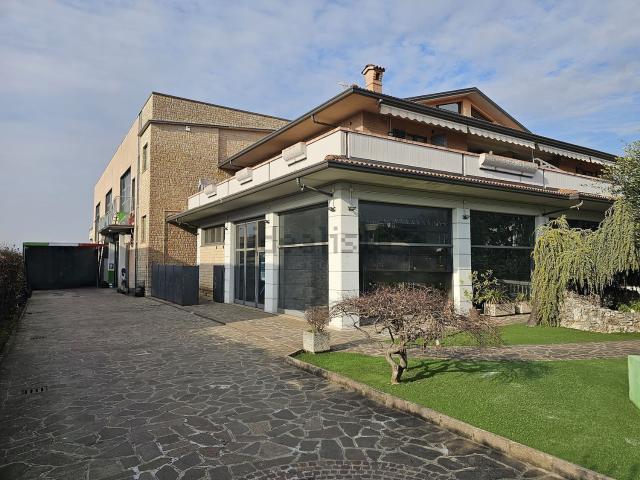 Casa in vendita a Valbrembo, Lombardia