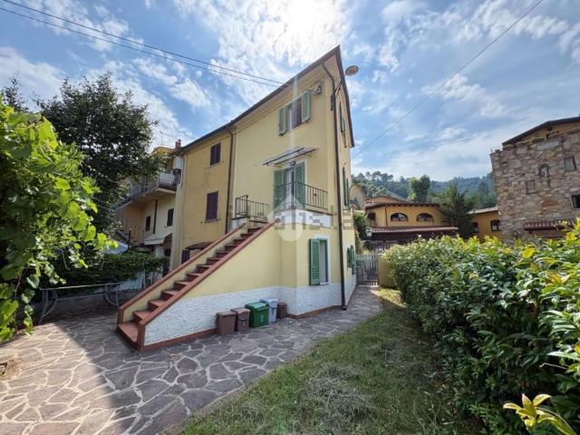 Casa in vendita a Prato, Montignoso