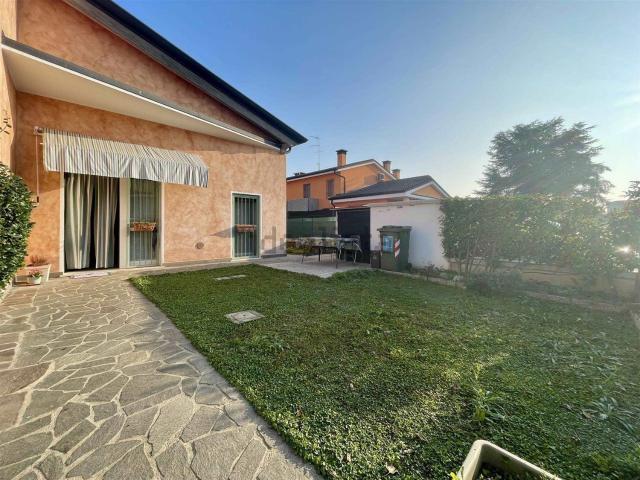 Casa in vendita a Borgo Virgilio, Cerese