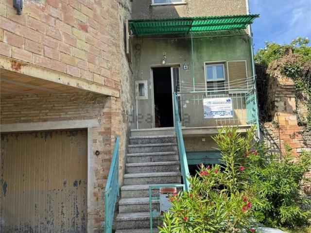 Casa in vendita a Gualdo Cattaneo, Umbria