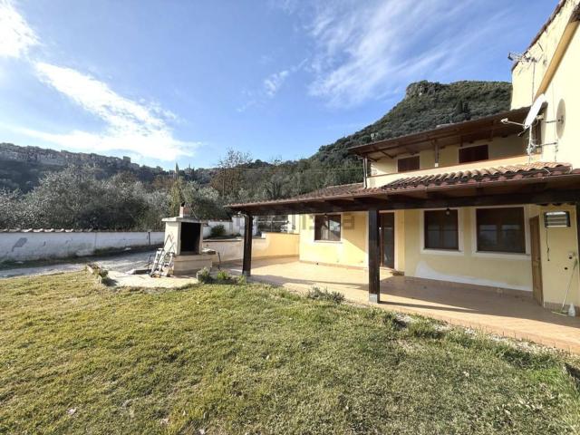 Casa in vendita a Monte San Biagio, Lazio