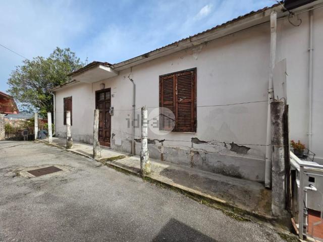Casa in vendita a Frosinone, Lazio