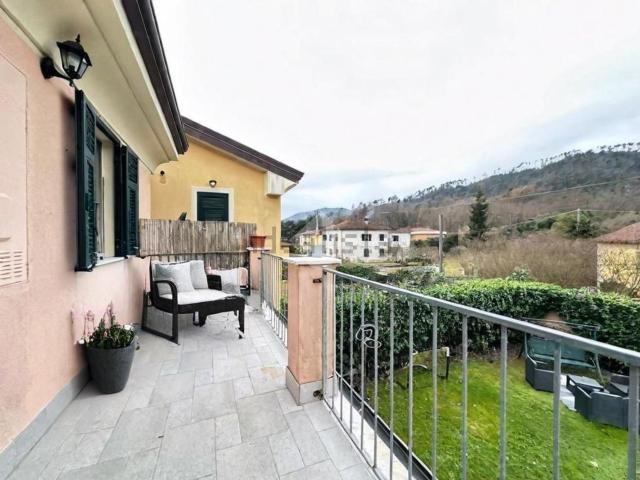 Casa in vendita a Follo, Liguria