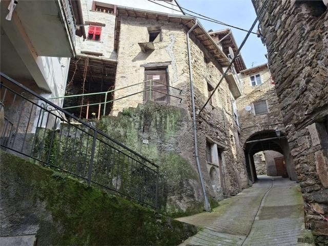 Casa in vendita a Pornassio, Liguria