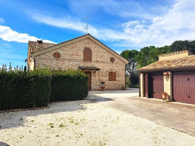 Casa in vendita a Contrada Isola, Macerata