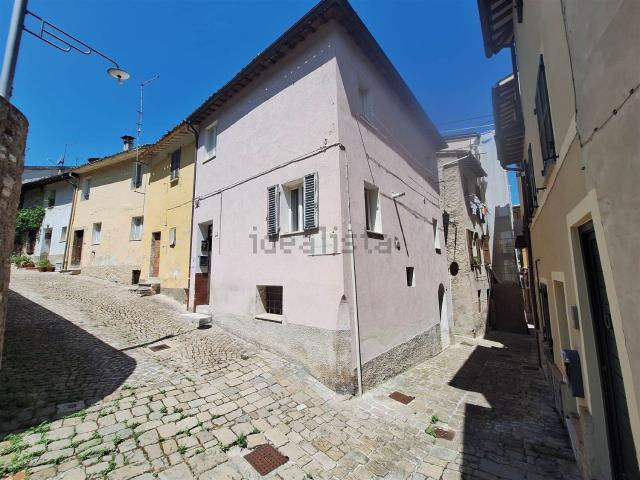 Casa in vendita a Castello al Monte, San Severino Marche