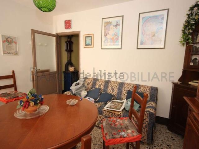 Casa in vendita a Ca' di Cecco, Marina Di Massa