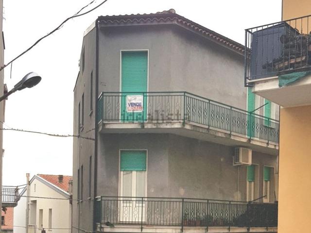 Casa in vendita a Montenero di Bisaccia, Molise