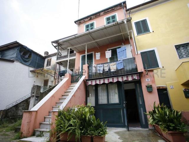 Casa in vendita a Castagnola, Marina Di Massa