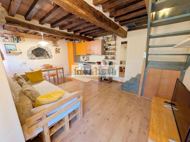 Casa in vendita a Azzano, Seravezza