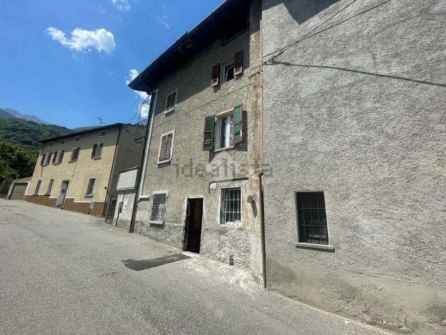 Casa in vendita a Delebio, Lombardia
