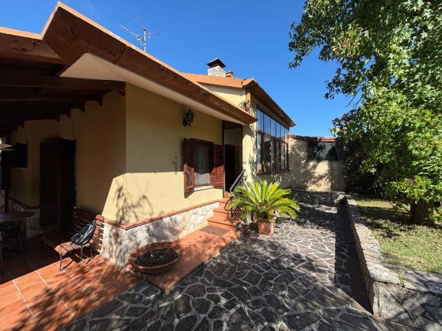 Casa in vendita a Bassiano, Lazio