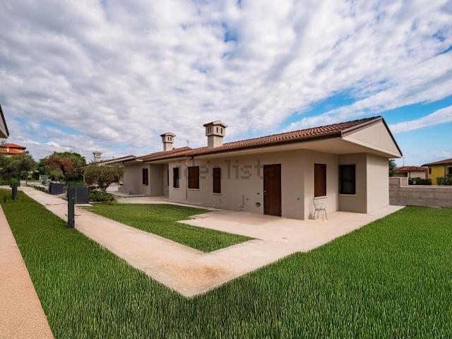 Casa in vendita a Rivoltella del Garda, Desenzano Del Garda