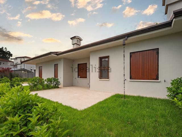 Casa in vendita a Rivoltella del Garda, Desenzano Del Garda