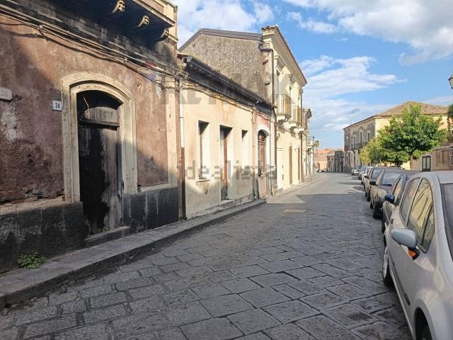 Casa in vendita a Pedara, Catania