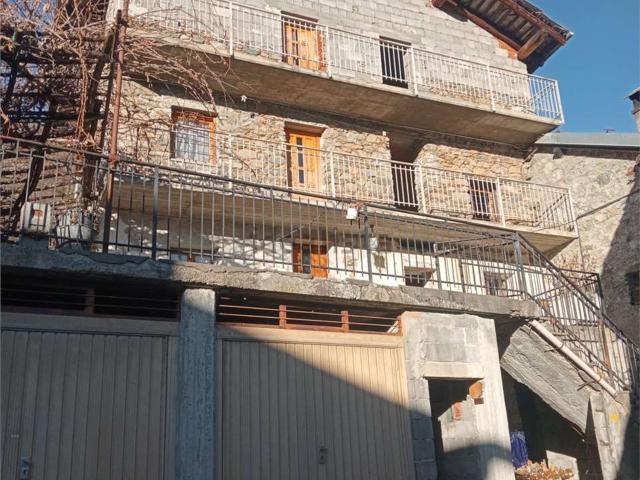 Casa in vendita a Challand Saint Victor, Aosta