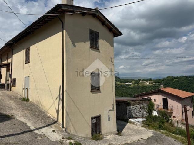 Casa in vendita a Sellano, Umbria