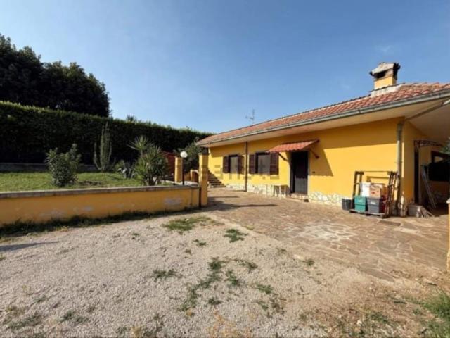 Casa in vendita a Valle Mazzone, Roma Capitale