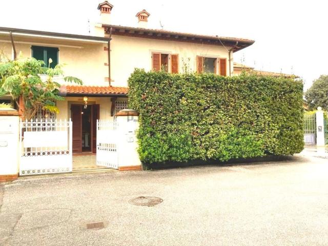 Casa in vendita a Roma Imperiale, Forte dei Marmi
