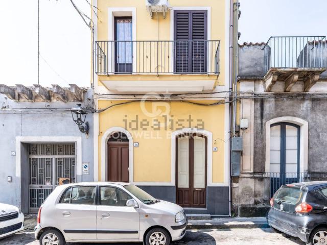 Casa in vendita a Aci Santa Lucia, Aci Catena