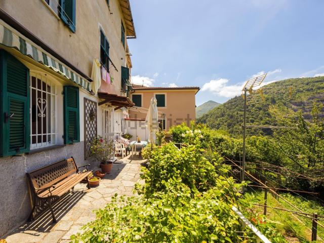 Casa in vendita a Media Val Bisagno, Serra Riccò
