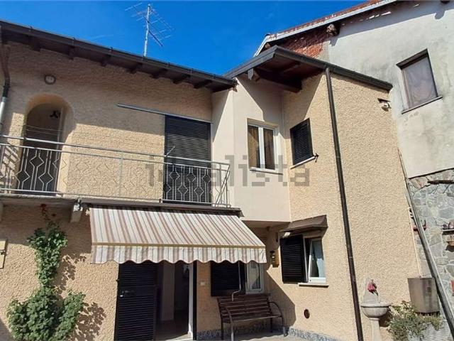 Casa in vendita a Brebbia, Lombardia