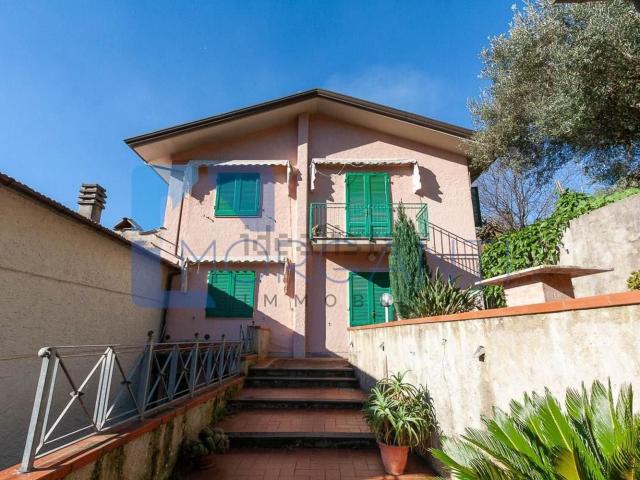 Casa in vendita a Castello, Tonfano