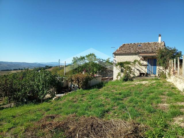 Casa in vendita a Civitacampomarano, Molise