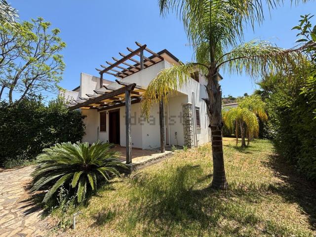 Casa in vendita a Campofelice Di Roccella, Sicilia