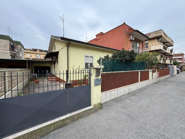 Casa in vendita a Municipio Roma X, Roma Capitale