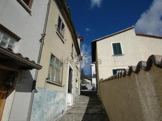 Casa in vendita a Gualdo Tadino, Umbria