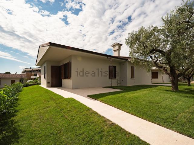Casa in vendita a Rivoltella del Garda, Desenzano Del Garda