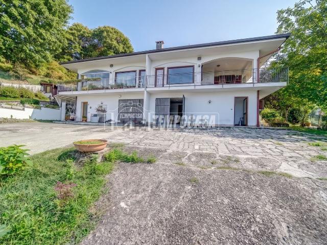 Casa in vendita a Dormelletto, Novara