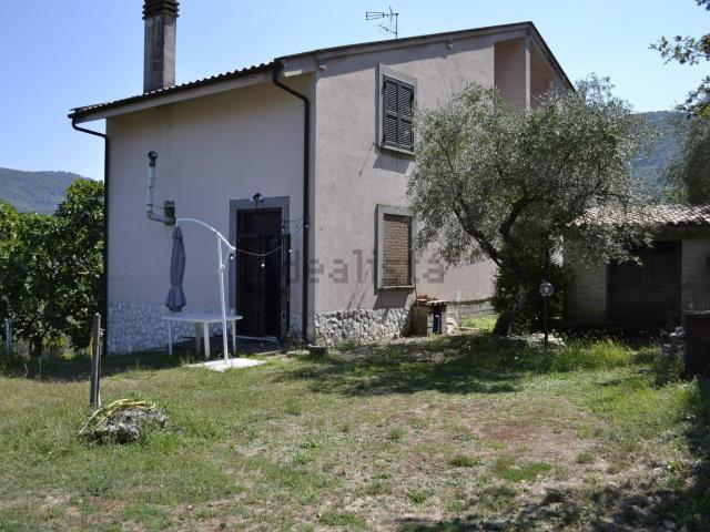 Casa in vendita a Lenola, Lazio